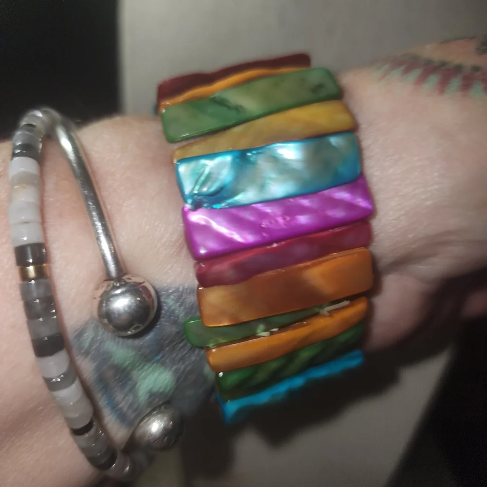 Vintage Multicolor Dyed Mother Of Pearl Bracelet - Picture 7 of 7